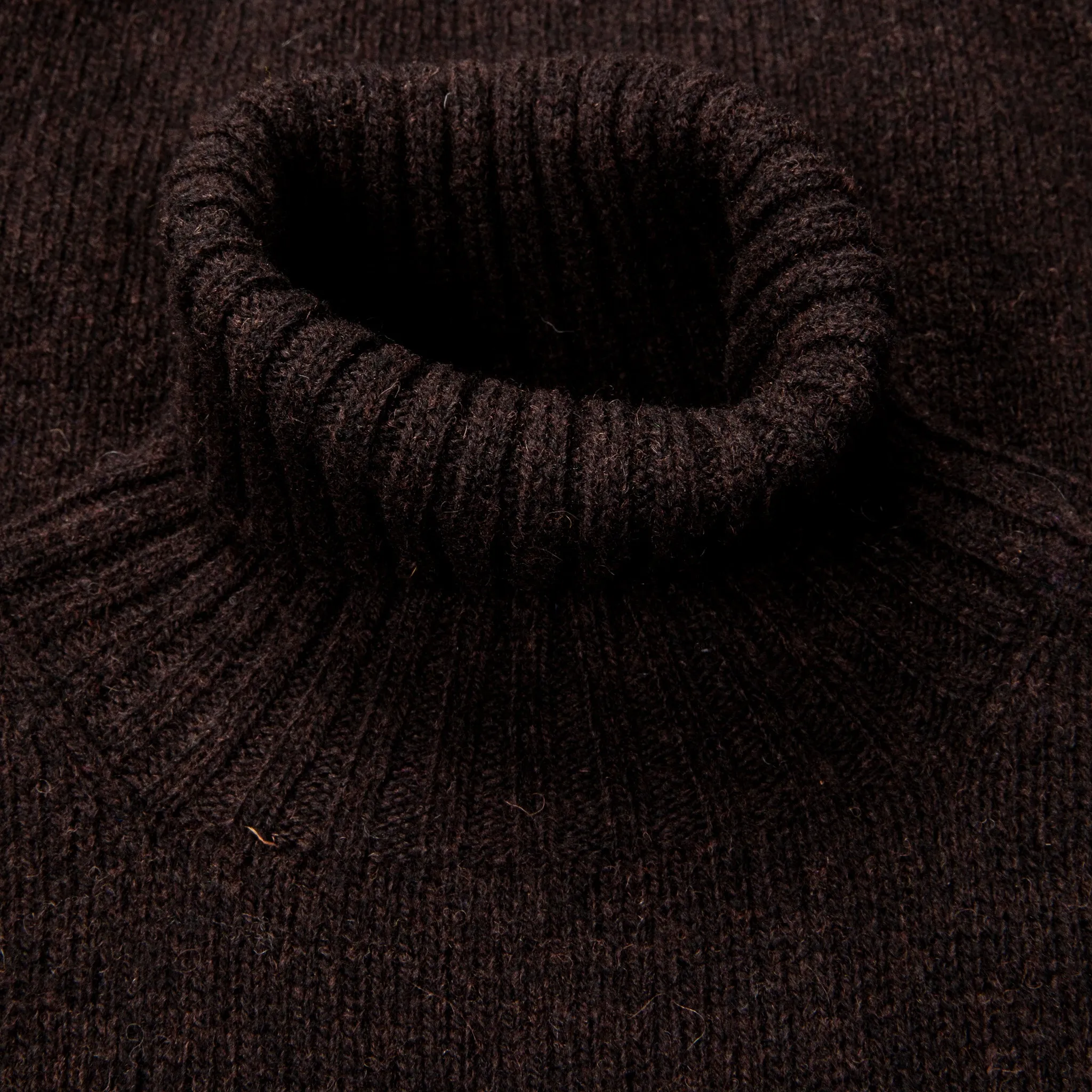 Laurence J. Smith Super Soft Seamless Roll Neck Pullover Dark Oak